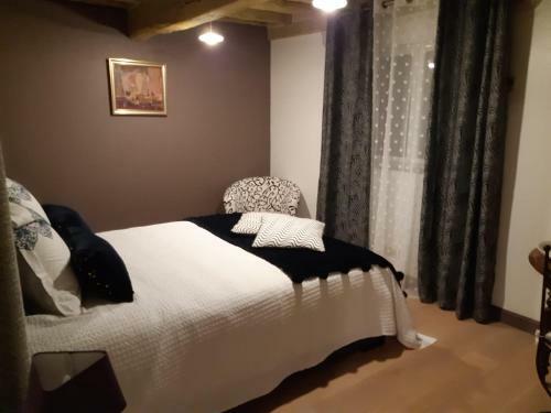Bed & Breakfast Agr�able Chambre D'h�tes Dans Maison Xviiie