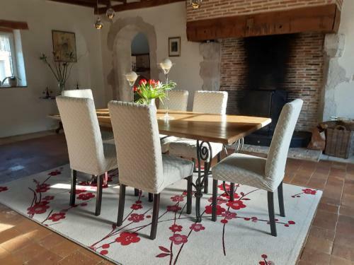 Bed & Breakfast Agr�able Chambre D'h�tes Dans Maison Xviiie