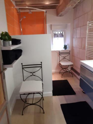 Bed & Breakfast Agr�able Chambre D'h�tes Dans Maison Xviiie