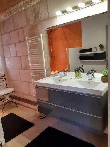 Bed & Breakfast Agr�able Chambre D'h�tes Dans Maison Xviiie