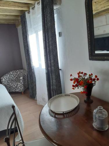 Bed & Breakfast Agr�able Chambre D'h�tes Dans Maison Xviiie