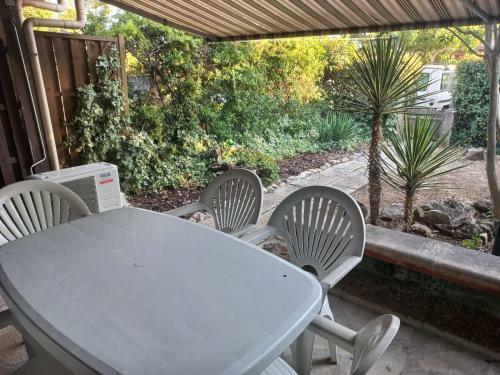 Les Jardins De Provence Yourhosthelper
