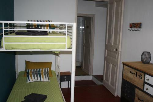 Mas Au Milieu Des Oliviers