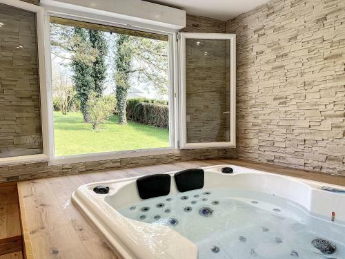Apartamento La Maison Du Val / Jacuzzi - Billard - Jardin - Standing - Wifi - Parking