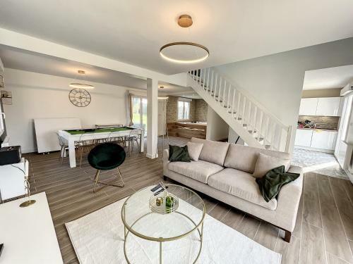 Apartamento La Maison Du Val / Jacuzzi - Billard - Jardin - Standing - Wifi - Parking