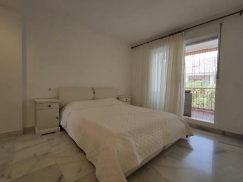 Room Near The Sea