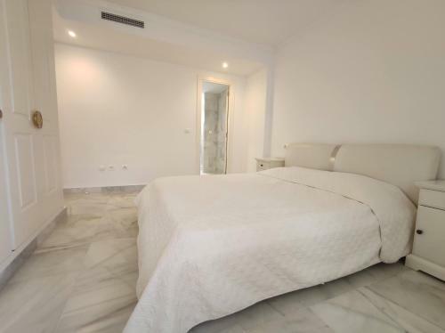 Room Near The Sea