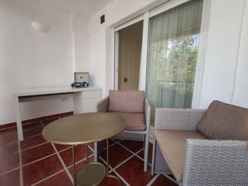 Room Near The Sea