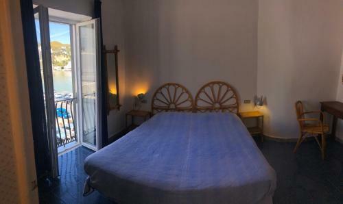 Hostal Visitponza - Le Stanze Sul Corso