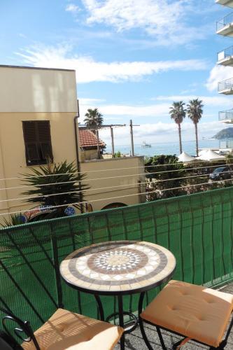 Beach Apartment Raffaello