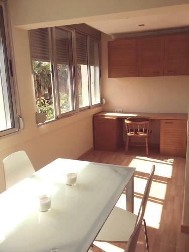 Lovely Three Bedroom Wifi Apartment Near Beach