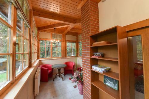 Hostal Vila Kosca - 2 Apartments For Rent