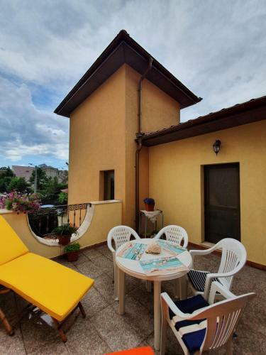 Hostal August Villa