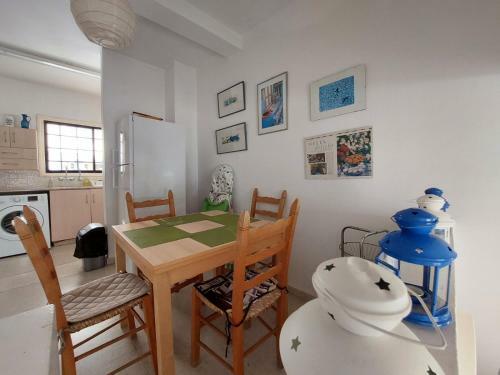 2 Bedroom Maisonette, 50m From The Sea