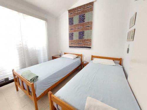 2 Bedroom Maisonette, 50m From The Sea