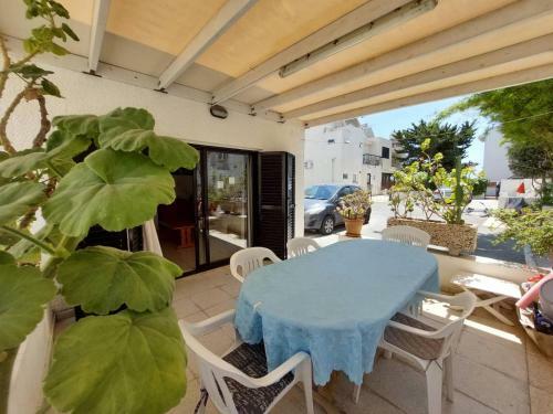 2 Bedroom Maisonette, 50m From The Sea