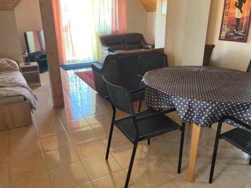 �va Apartmanh�z