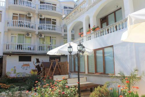Hotel Yanis