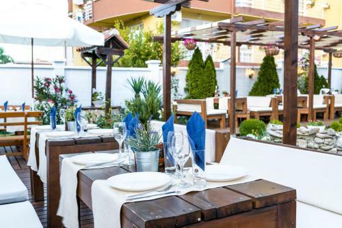 Hotel Yanis