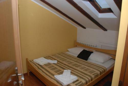 El Barco Apartments