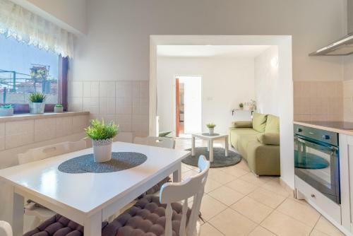 Apartamentos Mediterranean House By The Beach