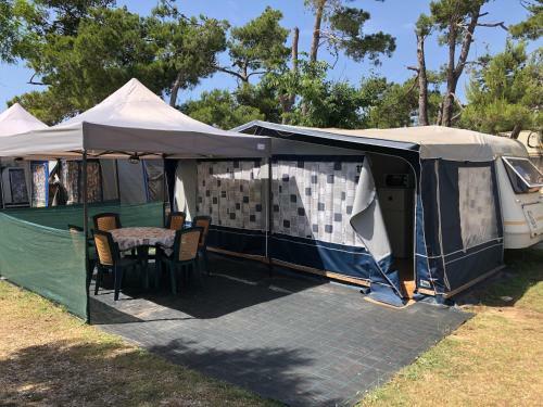 Happy Home Caravans-with Air Conditioner