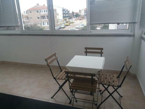 Leona Apartment