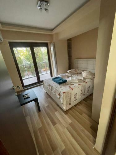 Miraj 2 Lake Apartment