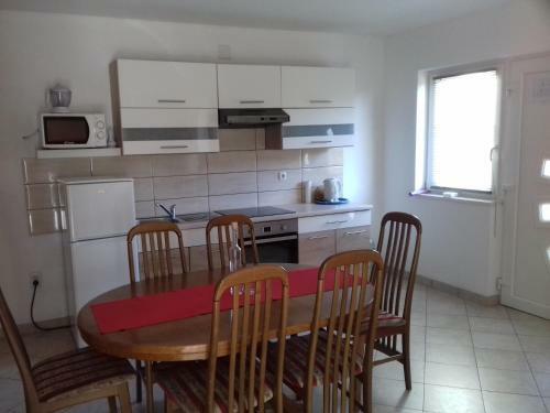 Apartmani Tomljenovi?