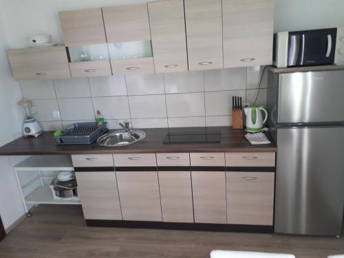 Apartmani Tomljenovi?