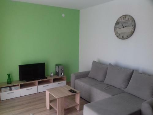 Apartmani Tomljenovi?
