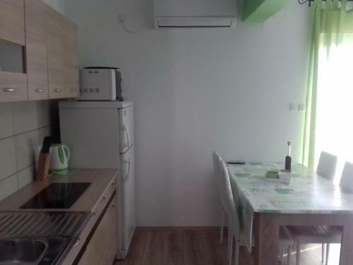 Apartmani Tomljenovi?