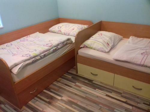 Apartmani Tomljenovi?