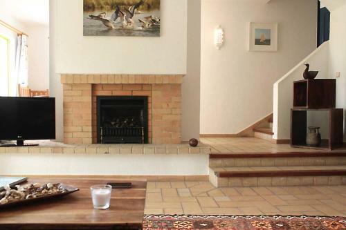 Sunny Pool House & Open Garden