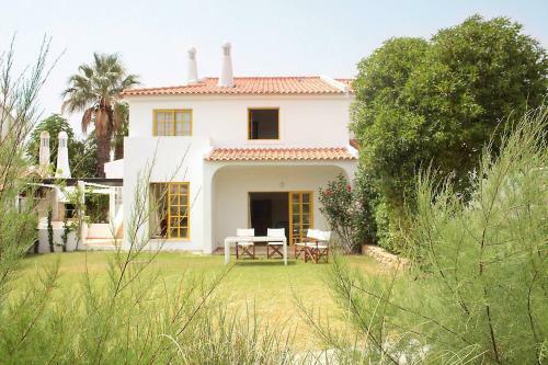 Sunny Pool House & Open Garden