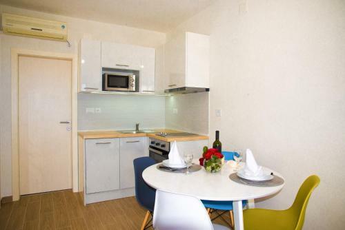 Hostal Eni Apartments Bol