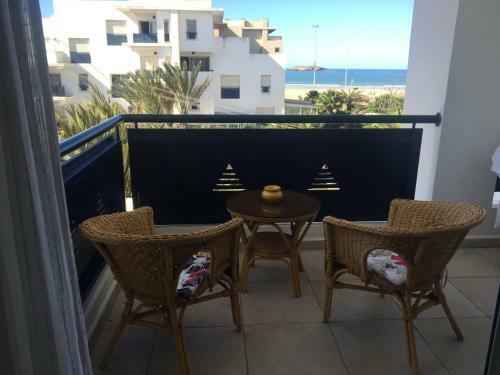 Pool And Sea View Beach Apartment