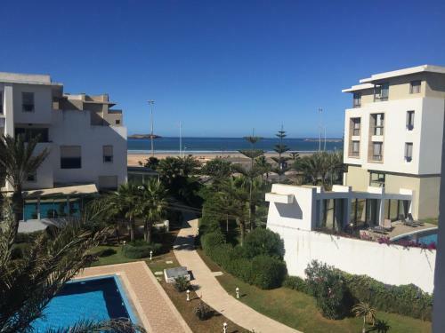 Pool And Sea View Beach Apartment