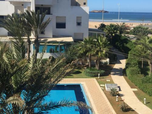 Pool And Sea View Beach Apartment