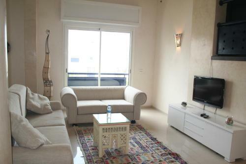 Pool And Sea View Beach Apartment
