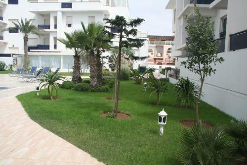 Pool And Sea View Beach Apartment
