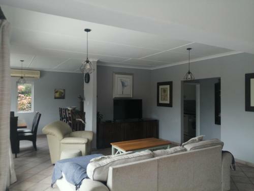 84 Leonora Drive