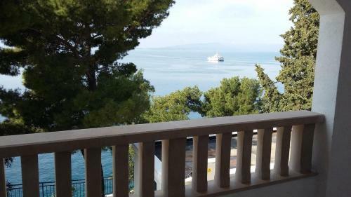 Apartments With Sea View Drvenik Makarska Riviera