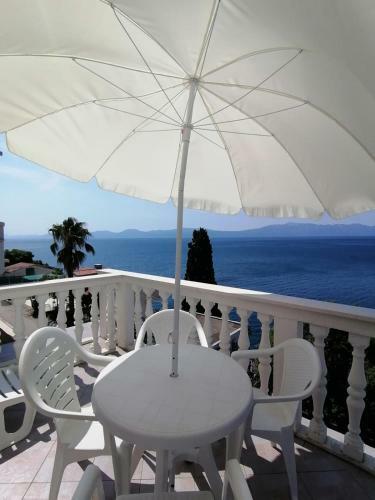 Apartments With Sea View Drvenik Makarska Riviera