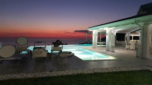 Hotel White Club Residence