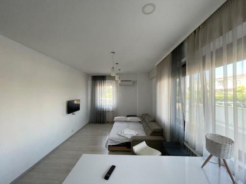 Mamaia Lake Apartments