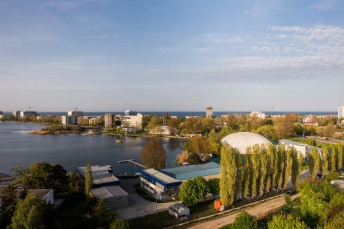 Mamaia Lake Apartments