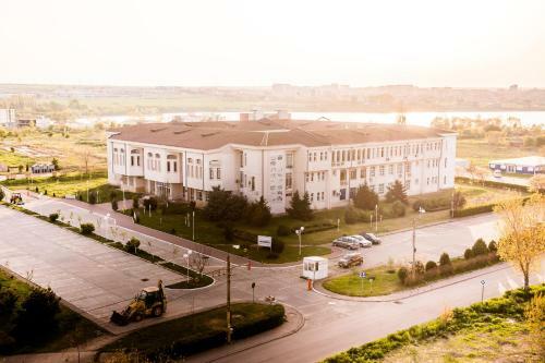 Mamaia Lake Apartments