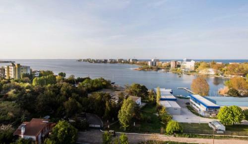 Mamaia Lake Apartments