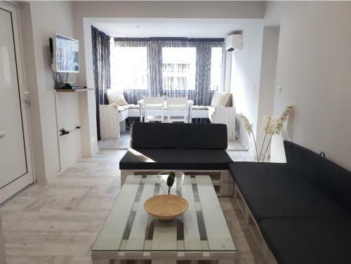 Top Center 4-bedroom Apartment